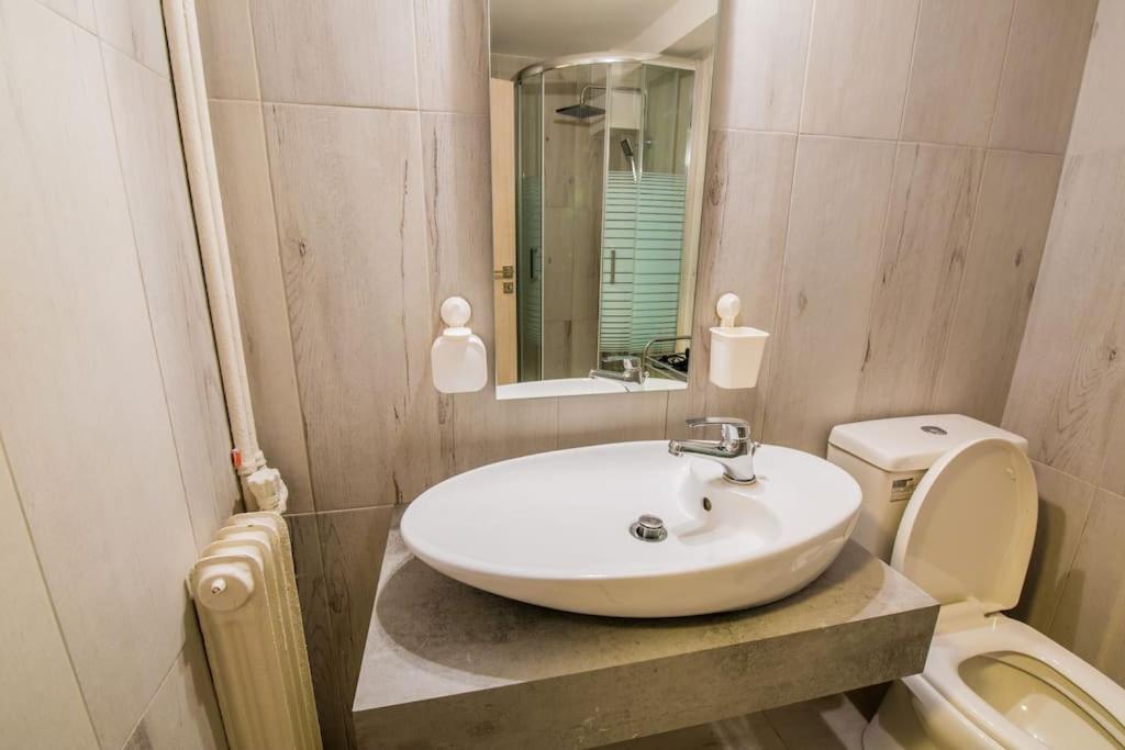 2 Bedrooms Apartment Close To Metro Dafni In Αθήνα Εξωτερικό φωτογραφία